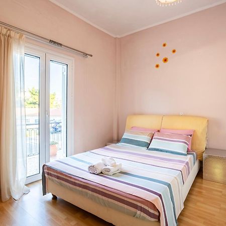 Kalamata'S Sunny Retreat Near The Historic Center Buitenkant foto