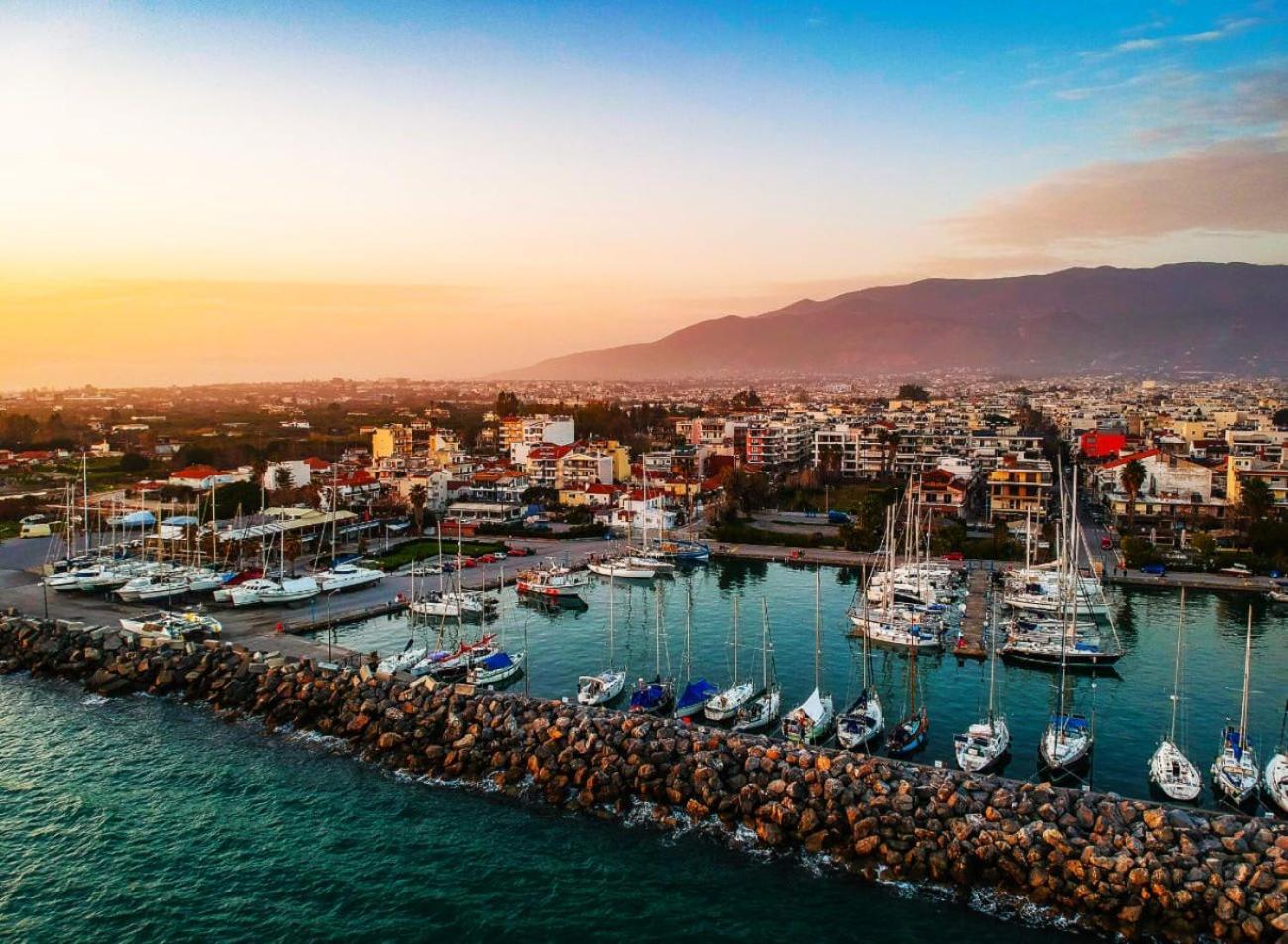 Kalamata'S Sunny Retreat Near The Historic Center Buitenkant foto