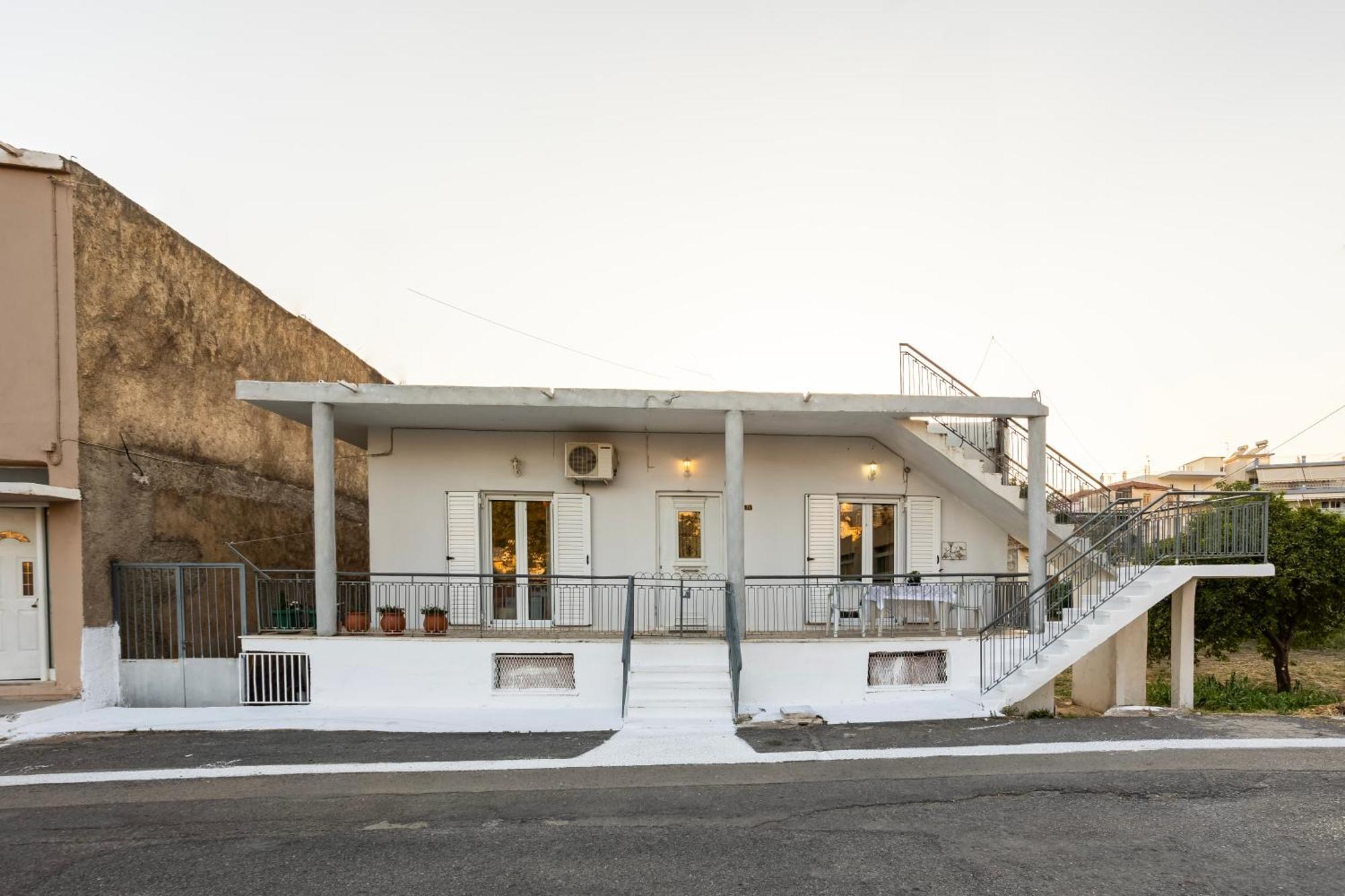 Kalamata'S Sunny Retreat Near The Historic Center Buitenkant foto