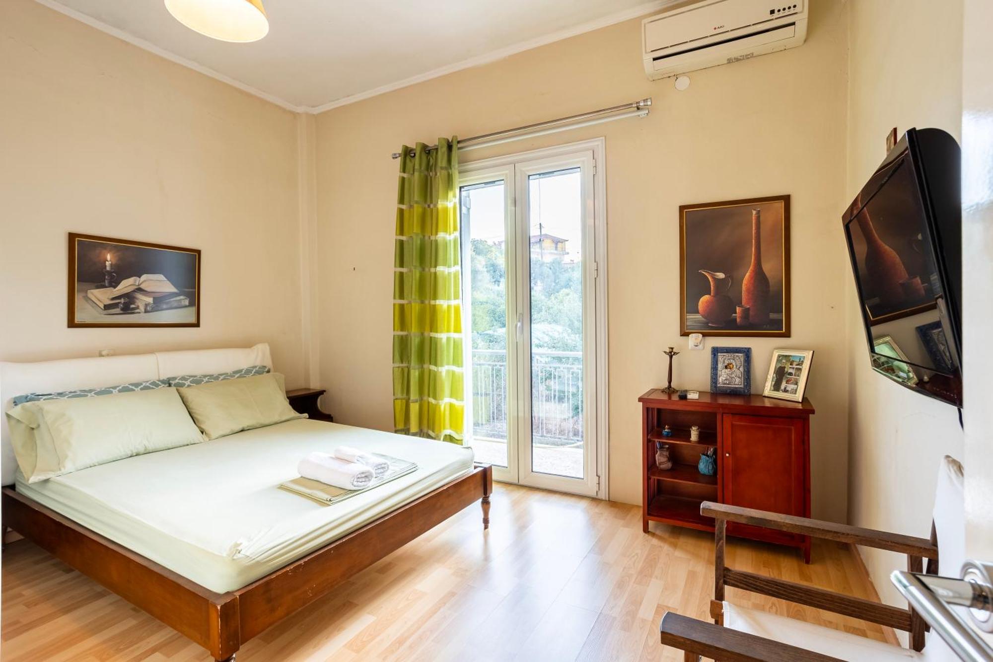 Kalamata'S Sunny Retreat Near The Historic Center Buitenkant foto