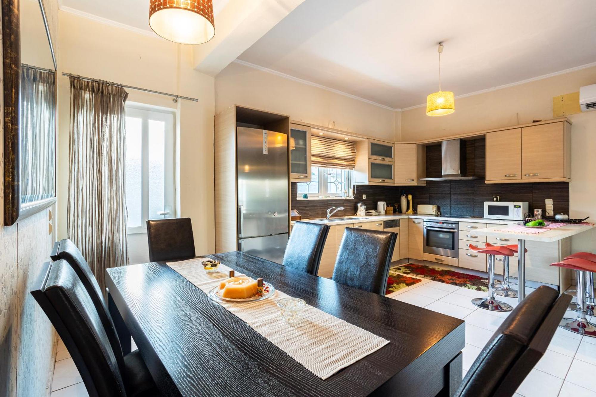 Kalamata'S Sunny Retreat Near The Historic Center Buitenkant foto
