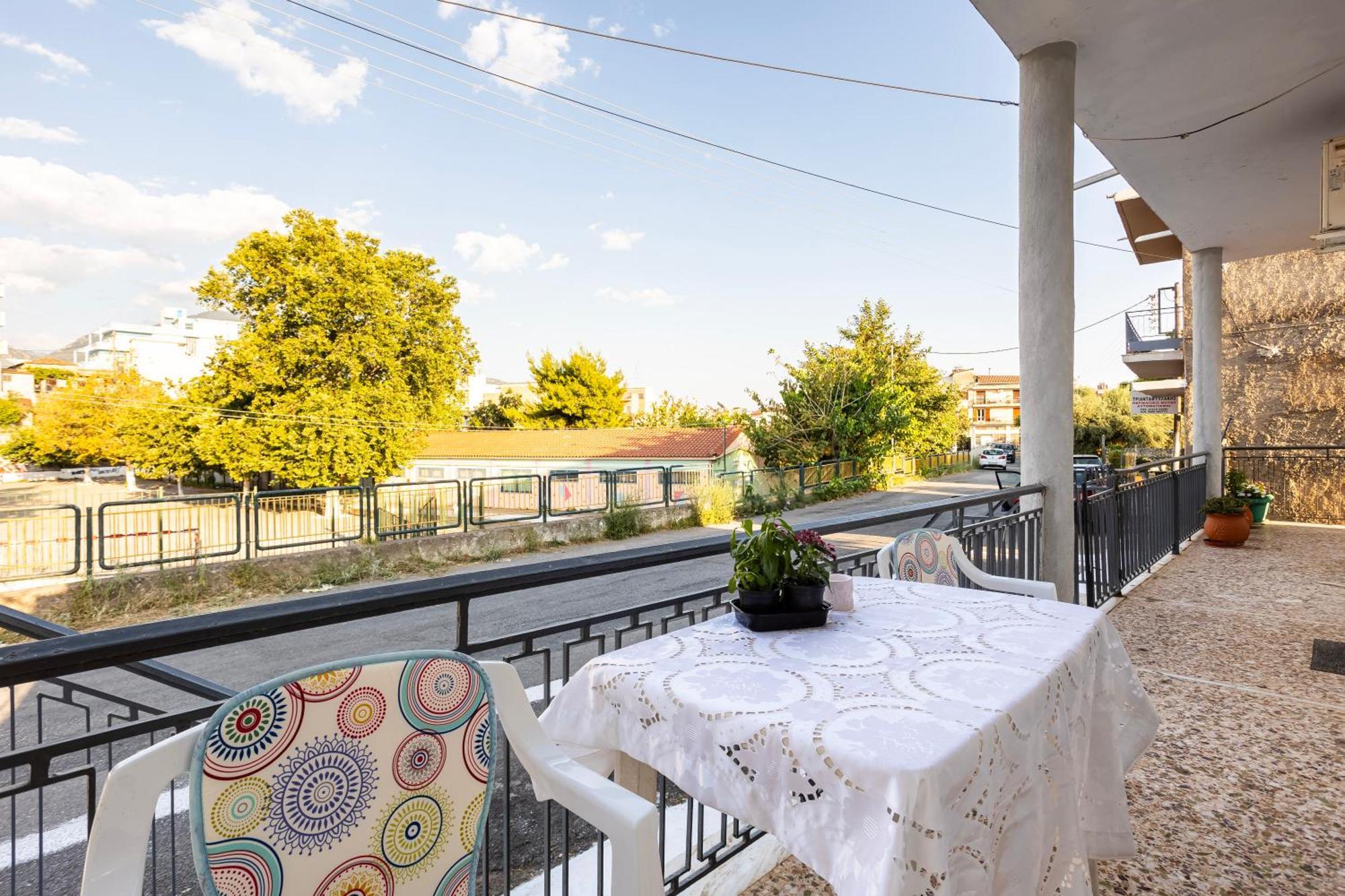Kalamata'S Sunny Retreat Near The Historic Center Buitenkant foto